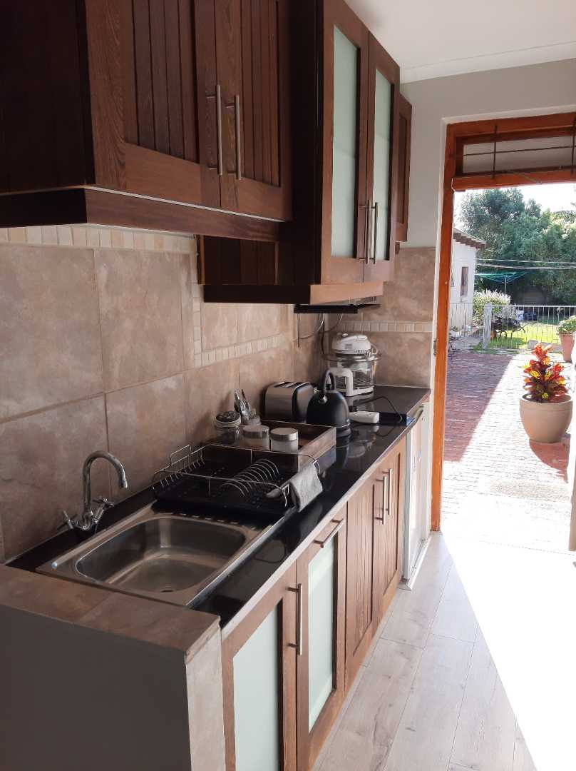 To Let 1 Bedroom Property for Rent in Summerstrand Eastern Cape